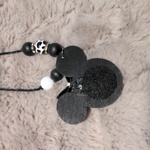 Cruella Necklace - Picture 3 of 3